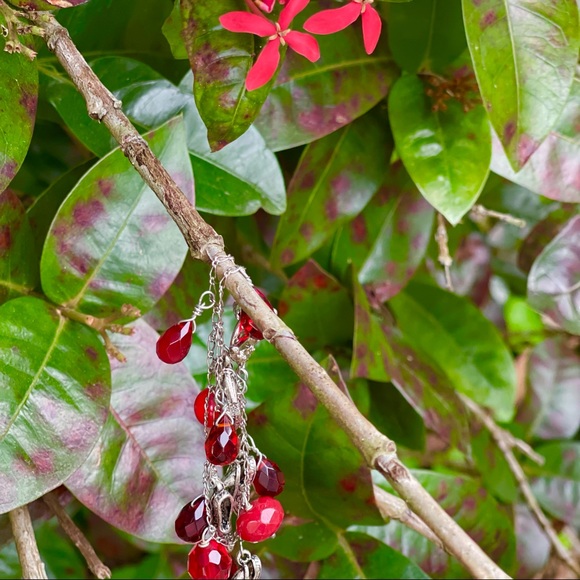 NWT DOUBLE STRAND CRYSTAL CHARM BRACELET IN REGAL RED TONES & SILVER TONED SHOES - Picture 15 of 15